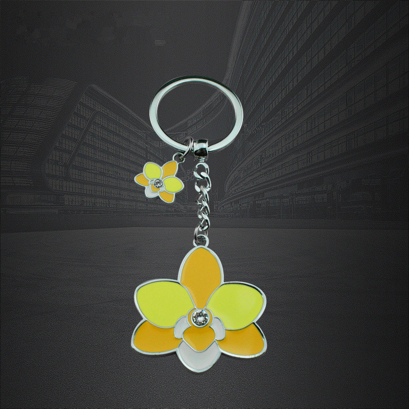 Portachiavi con portachiavi in ​​resina epossidica personalizzati a forma di fiore in zinco-lega di fiori