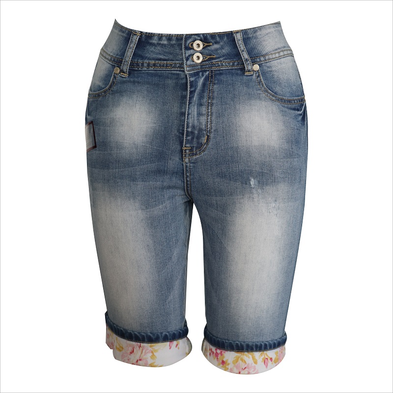 jeans in denim 3/4 con orlo stampato WS10125