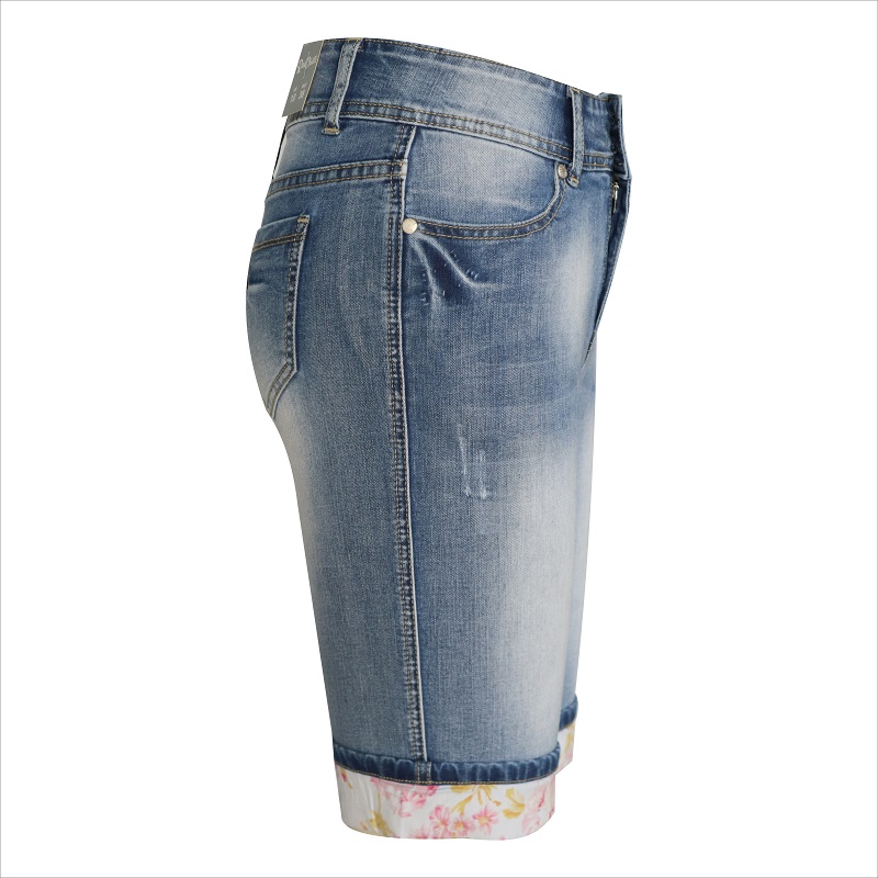 jeans in denim 3/4 con orlo stampato WS10125