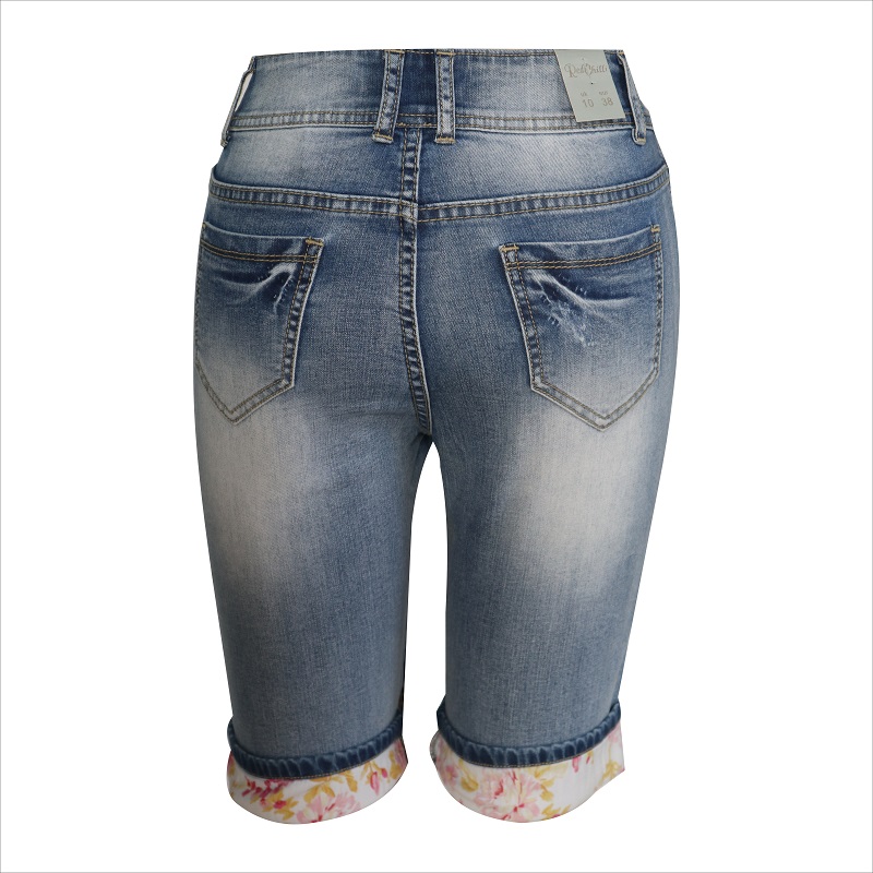 jeans in denim 3/4 con orlo stampato WS10125