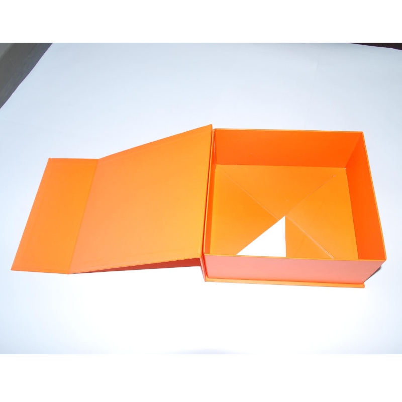 scatola di cartone pieghevole con un lato di imballaggio piatto