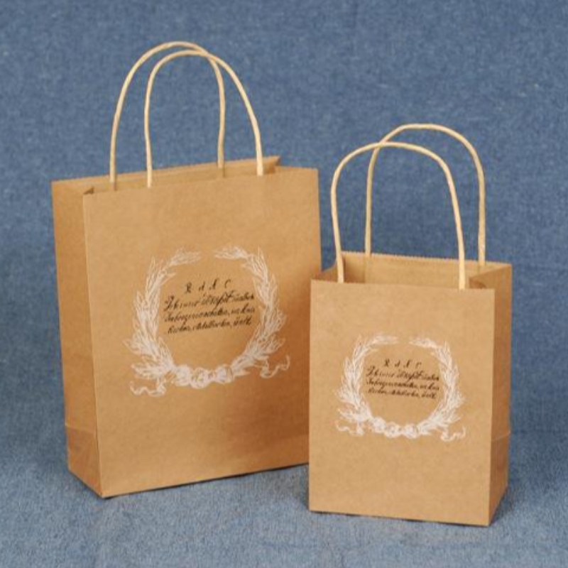 shopping bags di carta kraft marrone con corde di carta