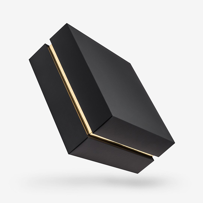 Scatole regalo di imballaggio di cartone nero riciclato design personalizzato con nastro