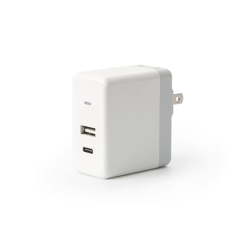 Adattatore CA a quattro porte USB KPS-8406LC (con cavo CA rimovibile)