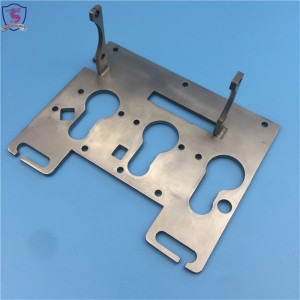 aziende di fabbricazione di lamiere stampate con taglio laser in acciaio