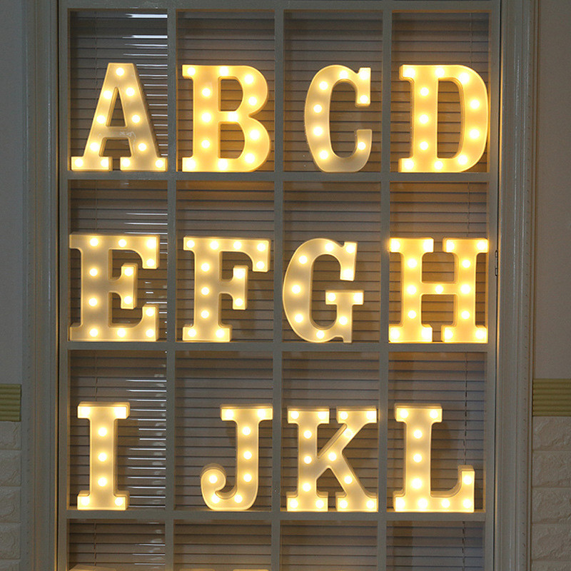 Lettere dell'alfabeto lettere LED accese lettere di plastica bianche in piedi appeso A-M u0026