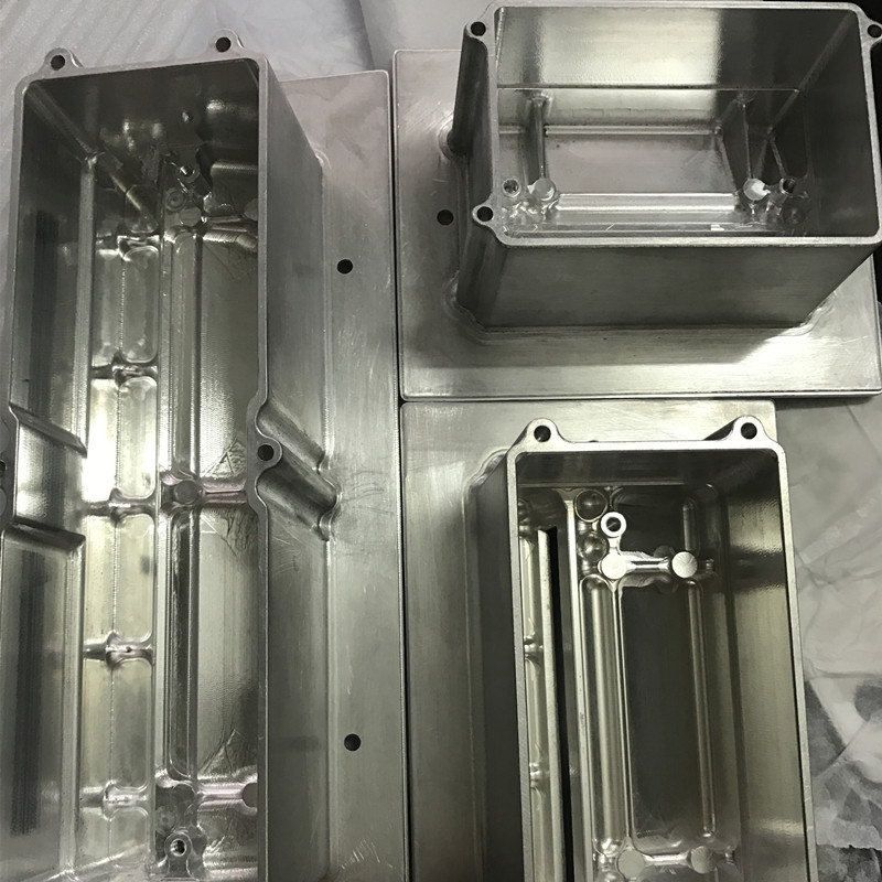 Parti metalliche personalizzate
