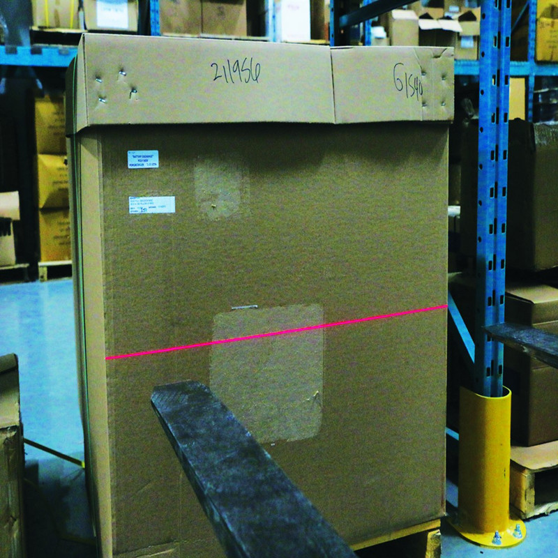 Sistema di guida laser a carrello elevatore per magazzino per la movimentazione di merci