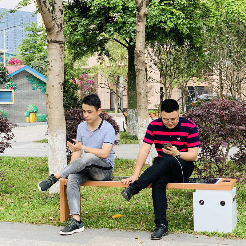 Smart Park Bench Caricabatterie wireless a energia solare