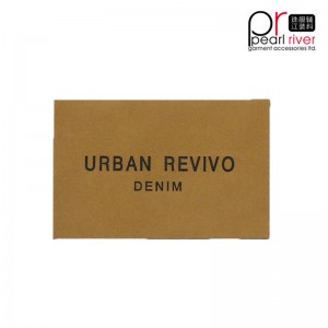 adesivo colorato in grande numero di cartellini colorati