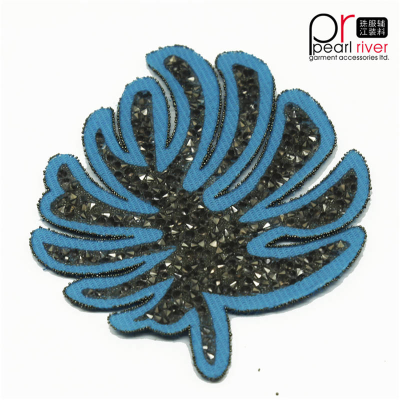 Patch in strass blu foglia con colla a trasferimento termico personalizzata