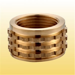 Raccordo per inserti in ottone