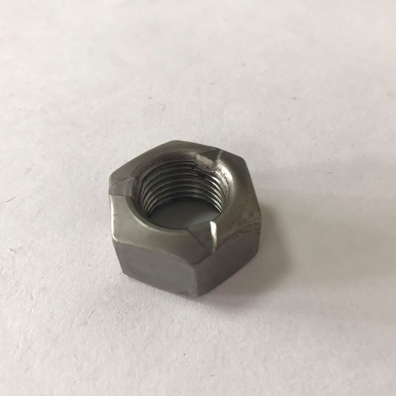 dadi di bloccaggio metallici