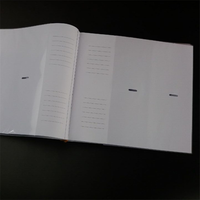 Pagine di album di foto su carta personalizzata