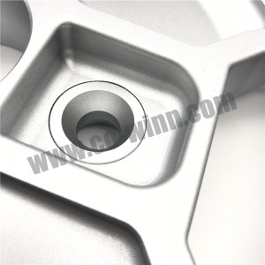 Pezzi fucinati \/ pezzi meccanici su misura del centro di alluminio del centro del cerchione di pezzo fucinato \/ di CNC che vendono i pezzi di ricambio