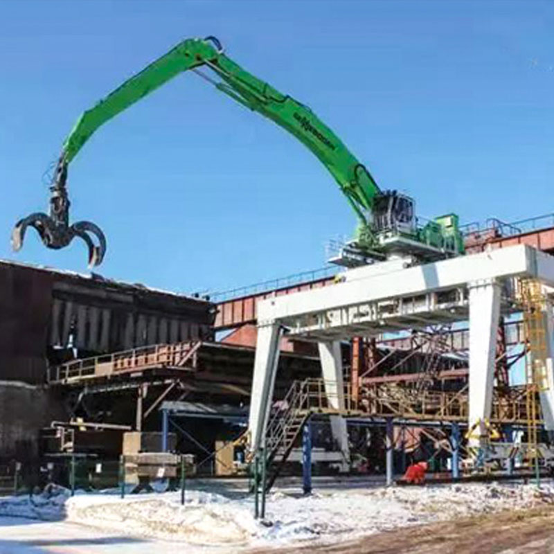 Gru a cavalletto per movimentazione di legno