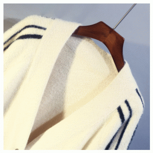 2019 Il più nuovo maglione allentato del maglione del cardigan del jacquard delle bande del visone sciolto