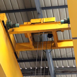 Gru a ponte a doppia trave con carrello di sollevamento