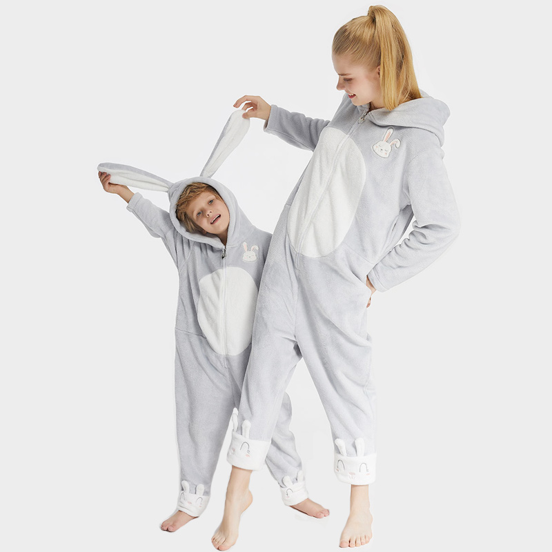 Onesie di ricamo in pile di flanella abbinata alla famiglia