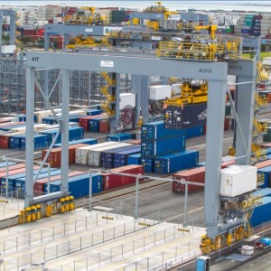 Gru a cavalletto per container con guida su rotaia (gru RMG)