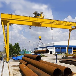 Gru a cavalletto standard europea