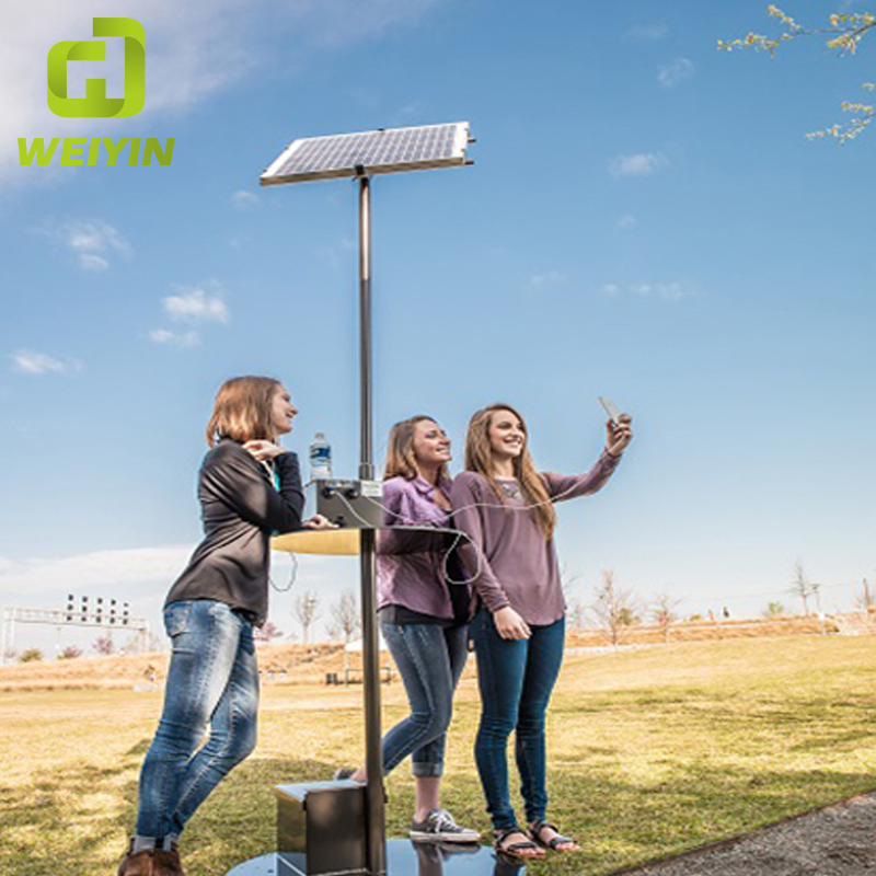 Stazione esterna di ricarica per telefonia mobile solare per Smart City