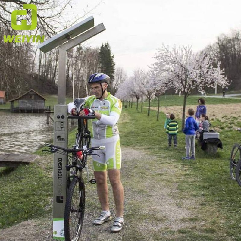 Stazione esterna di ricarica per telefonia mobile solare per Smart City