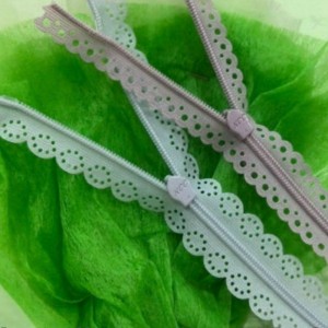 Cerniera invisibile con nastro in pizzo fantasia 12