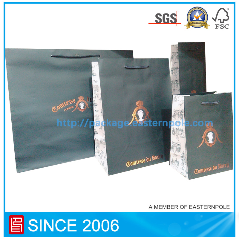 Set di cartoncini e sacchetti di carta di marca famosi