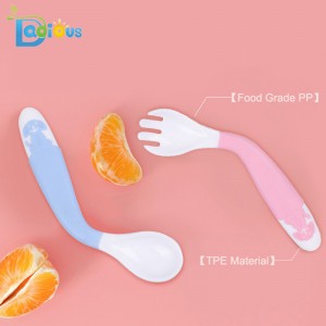 Cucchiai e forchette per neonati di nuovo arrivo BPA Utensili da cucina in plastica gratuiti BPA Cucchiai morbidi perfetti autoalimentati Cucchiai per bambini