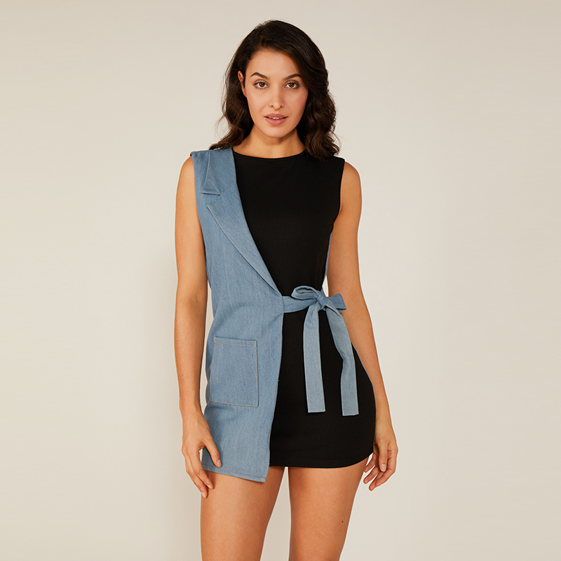 Il mini abito casual casual asimmetrico da donna senza maniche da ufficio