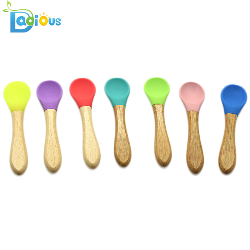 Cucchiai per bambini in bambù con logo personalizzato per uso alimentare Cucchiai per bambini in silicone Cucchiai per bambini naturali gratuiti BPA