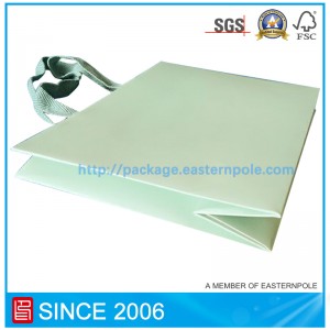 Sacco di carta di fascia alta con fondo rovesciato