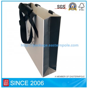 Elegante confezione regalo in carta con design personalizzato