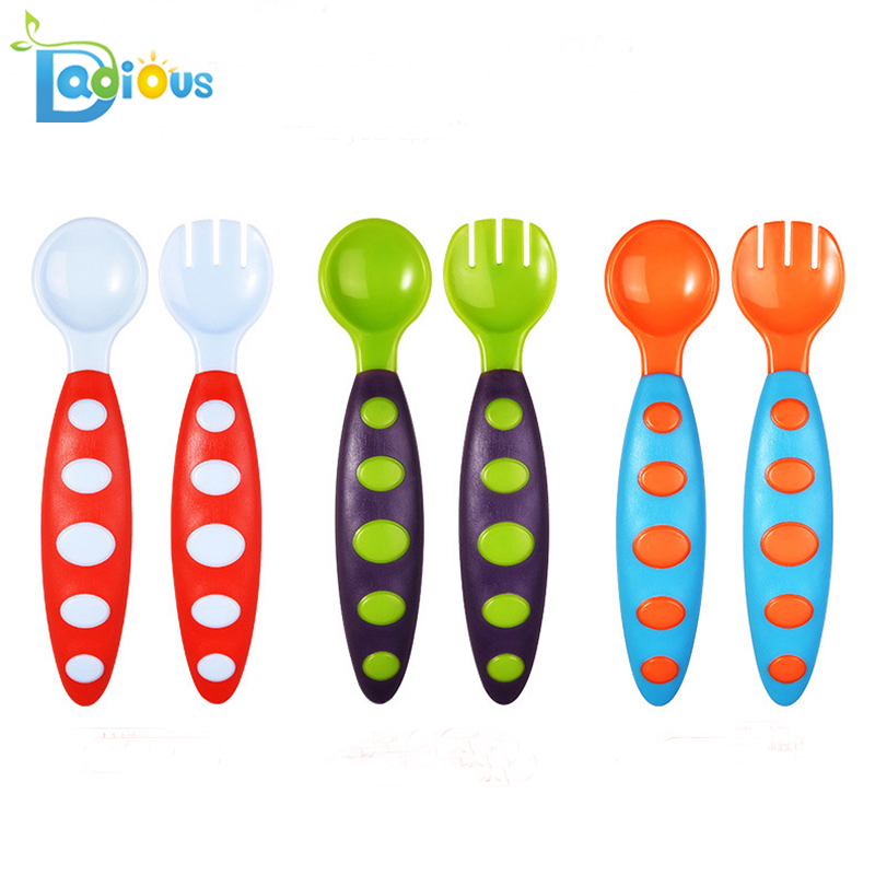 Cucchiai di plastica di alta qualità facili da trasportare Cucchiai per neonati Primo cucchiaio e forchetta in plastica per pranzo