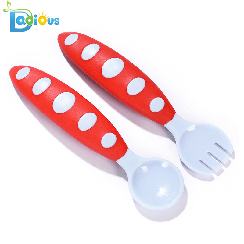 Cucchiai di plastica di alta qualità facili da trasportare Cucchiai per neonati Primo cucchiaio e forchetta in plastica per pranzo