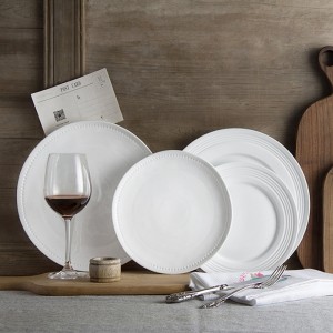 Hotel personalizzato all'ingrosso che diserba lusso 50 pezzi decalcomania dell'oro Set di stoviglie in ceramica cinese fine bone china in stile cinese