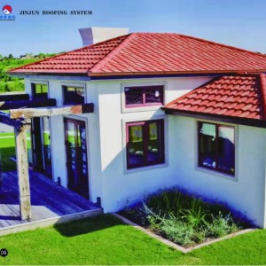 Piastrella per tetti in metallo con rivestimento in pietra