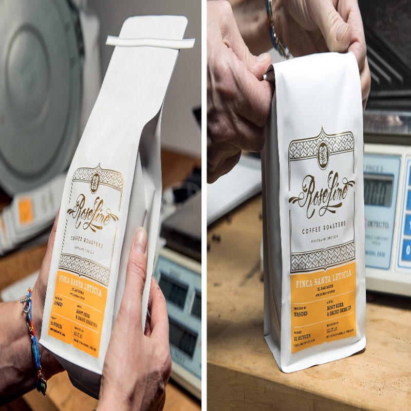 Borsa da caffè a fondo piatto con stampa personalizzata e sacchetto di alluminio con sfiato per l'imballaggio del caffè