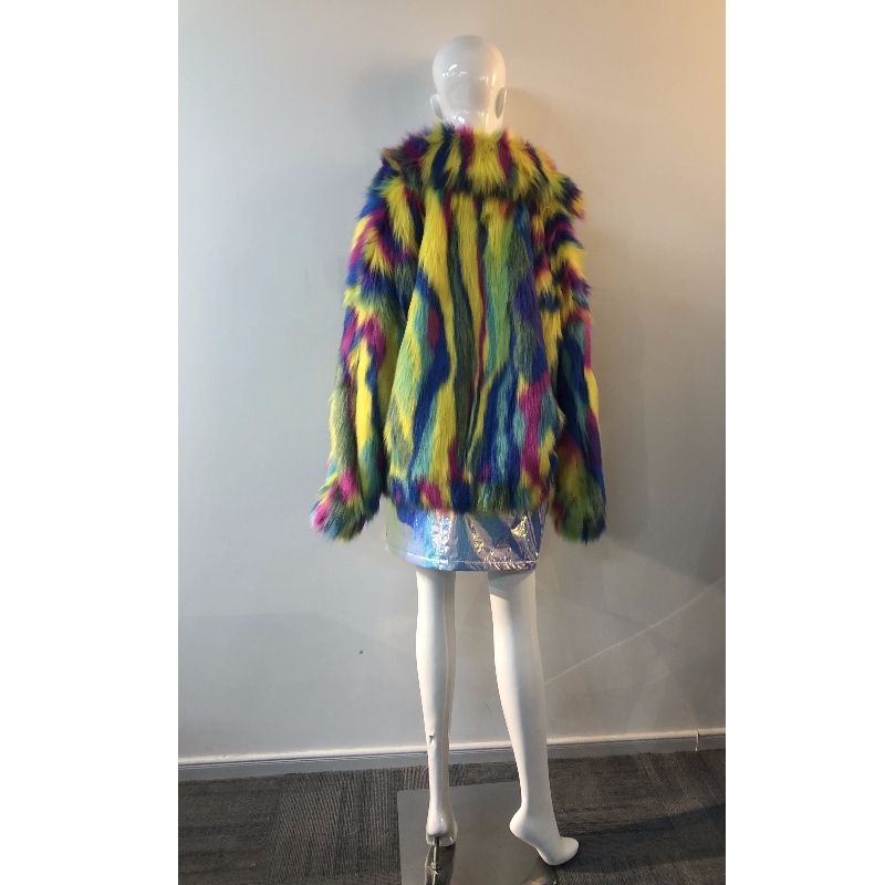 CAPPOTTO IN PELLICCIA COLORATA A RIGHE DA DONNA RLWF0020