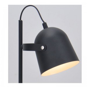 Lampada da tavolo con paralume in metallo e funzione di regolazione dello schermo, base piatta