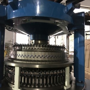 Macchina per lavorare a maglia circolare di diametro ridotto per bandana
