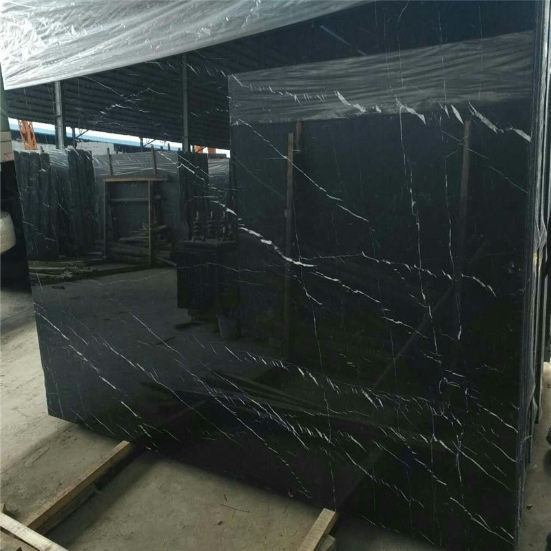Marmo Nero Marquina a righe bianche