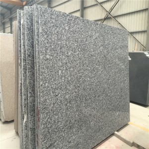 Spruzzare la lastra di granito bianco a onde marine