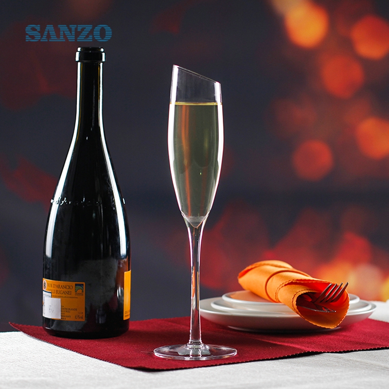 Vetro di champagne colorato di vendita caldo promozionale di vetro fatto a mano su misura della tazza di champagne della Boemia di Champagne della Boemia di SANZO