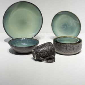 Set di stoviglie in ceramica
