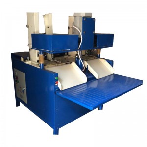 produzione di ciabatte infradito EVA