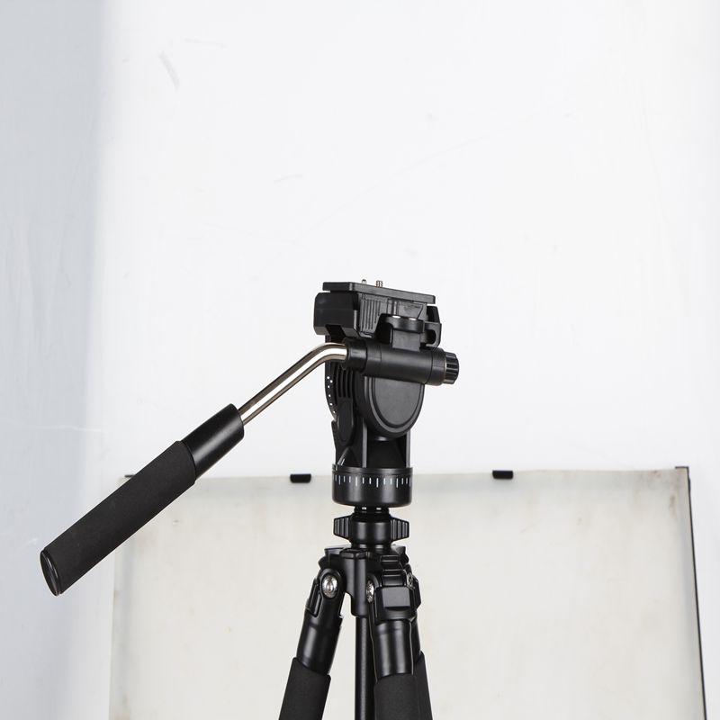 Treppiede per fotocamera Kingjoy VT-1200 con testa inclinata per trascinamento fluido da 1/4 