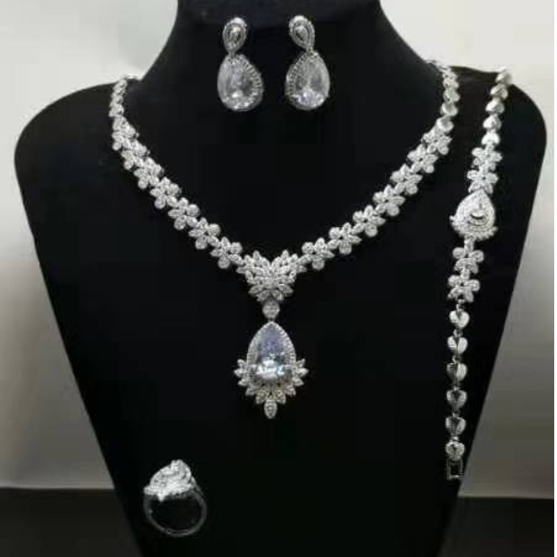 Set di gioielli da sposa per spose Gioielli di nozze indiani regali di nozze Zirconi in argento sterling 925 da donna