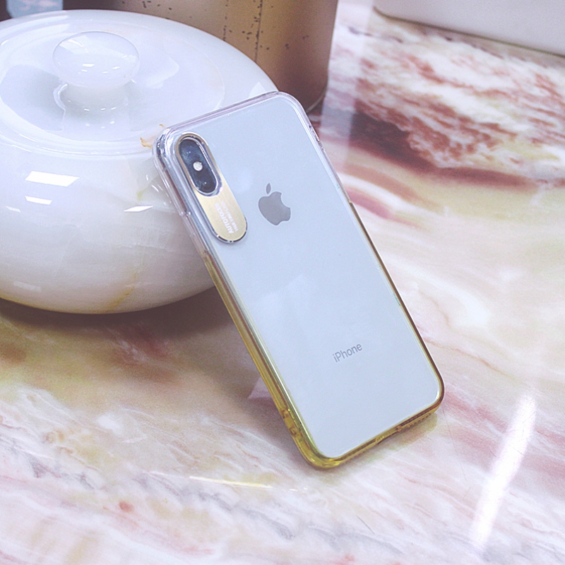 Custodia per telefono a colori che cambia gradualmente bordo per iPhone X / XS con protezione per fotocamera in metallo